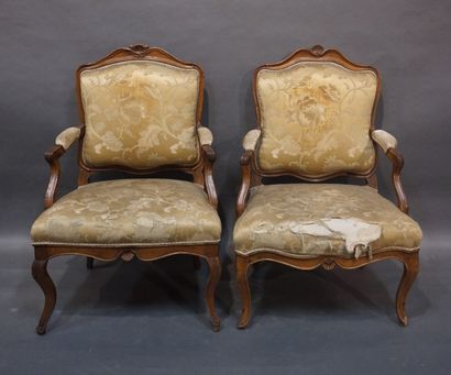 null Two armchairs in natural wood molded and carved with shells, flat backs, upholstered...