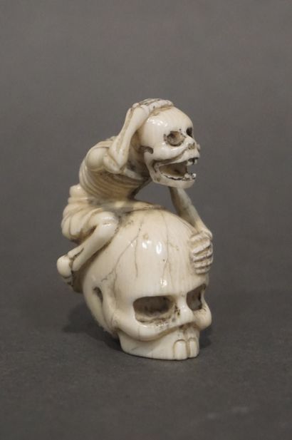 null Netsuke: "Squelette et crâne". 5 cm
