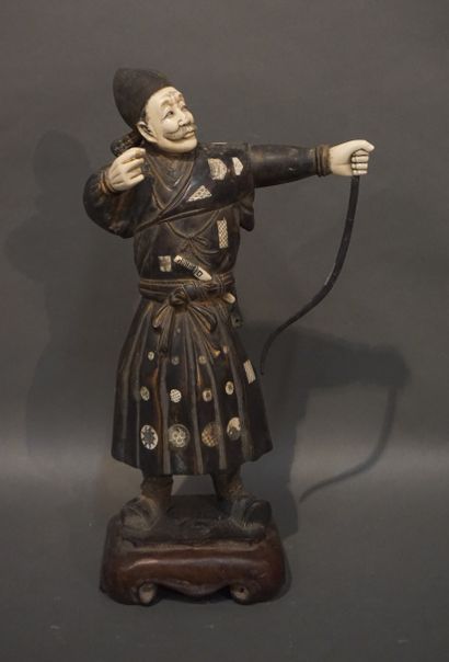 null Japanese statuette in carved and inlaid wood: "Archer" (missing). 39 cm
