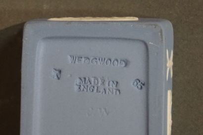 null Trois boites en porcelaine de Wedgwood. 3,5x9,5x5 cm pour la plus petite.