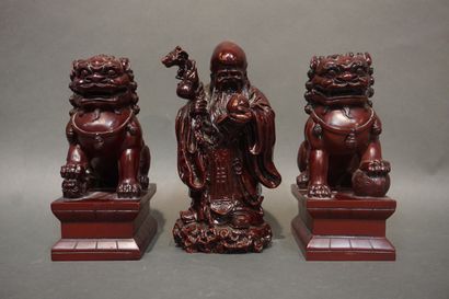 null Asian statuette of a man with a stick and a pair of dogs in red resin. 18 cm...