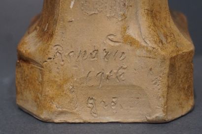 Léopold RENARD (1868-1945) Buste de femme au voile en terre cuite. Signé, daté 1916....