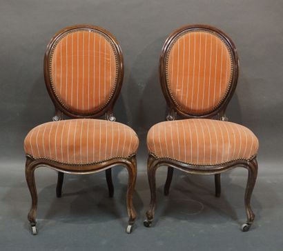 null Pair of Napoleon III chairs in molded mahogany, upholstered in salmon fabric...