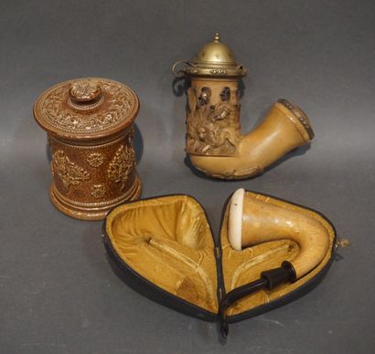 null Sandstone tobacco pot (15 cm), pipe in its case and pipe sheath carved with...
