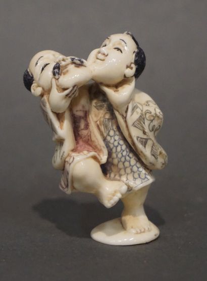 null Netsuke: "Danseuse au masque". 5 cm