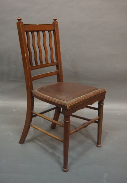 null Six mahogany chairs with openwork backs, upholstered in brown leather. 93x43x50...
