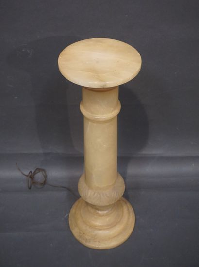 null Column in alabaster. 81 cm