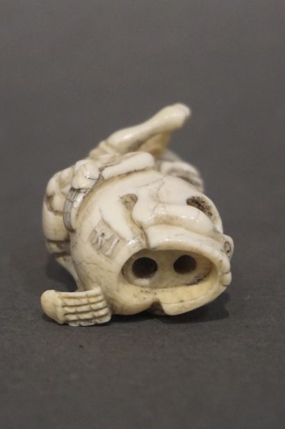 null Netsuke: "Squelette et crâne". 5 cm