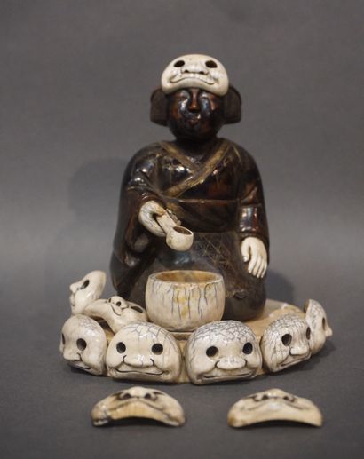 null Asian statuette: "Kneeling woman with masks". 13 cm
