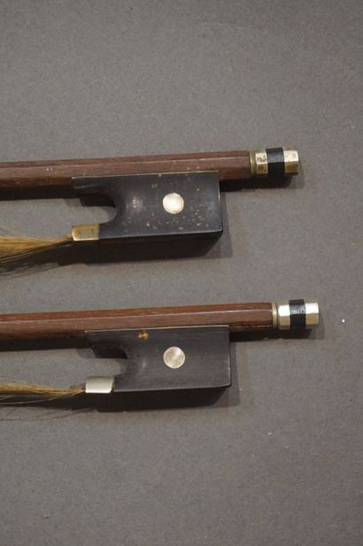 archets Violin case and two bows.