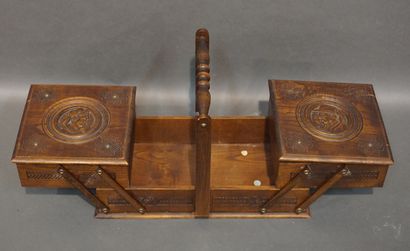 null Sewing box with compartments, in wood carved with a couple in profiles. 33x50x24...