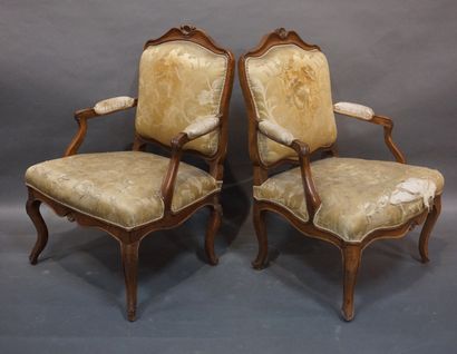 null Two armchairs in natural wood molded and carved with shells, flat backs, upholstered...