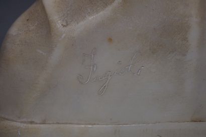 FUGIOLI Buste de vierge "Mater Purissima" en albâtre (égrenures). 20 cm
