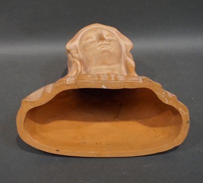 null D'après Donatello: "Buste de vierge", terre cuite. 30 cm