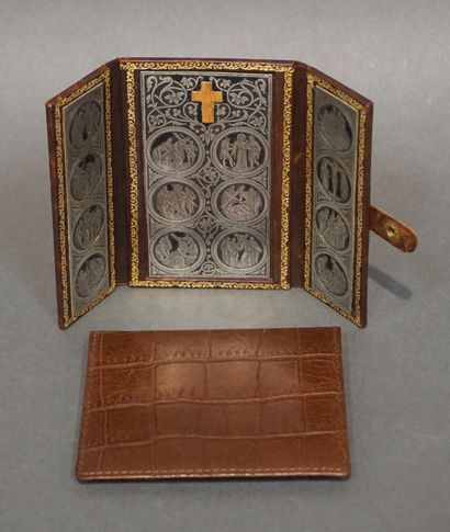 null Triptyque religieux "la passion du Christ" en métal dans un étui en cuir (10,5x7...