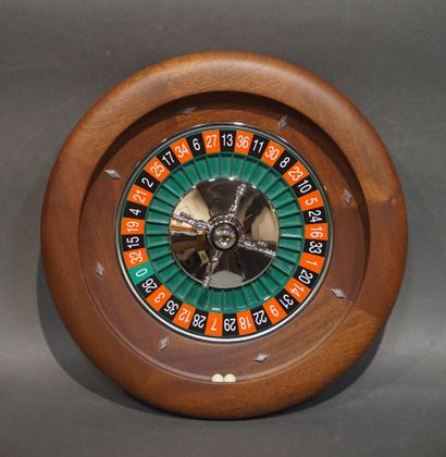 null Roulette en bois et métal. 36 cm