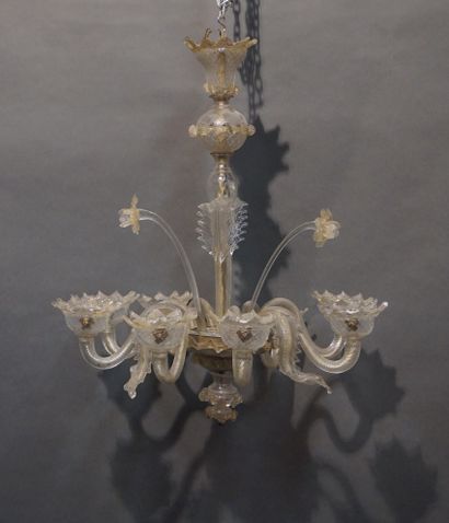 null Lustre en verre de Venise doré à huit bras de lumière (petits accidents, fèles,...