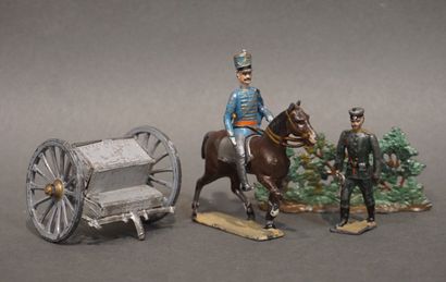 Soldats de plomb Cinq cavaliers, deux montures et cinq soldats de plomb, et lot d'accessoires,...
