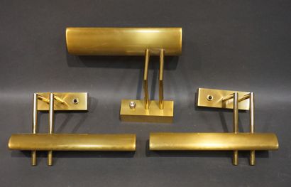 null Handle of three lamps of lighting in brass.