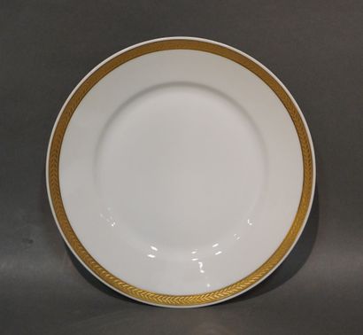 FRAUREUTH German porcelain dinner service of Fraureuth white with golden border of...
