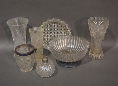 Glassware and crystalware handle, vases,...