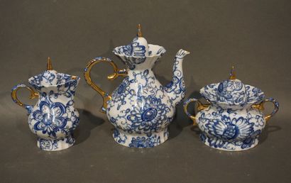 null Service in Russian porcelain of St Petersburg, teapot, milk jug, sugar bowl,...