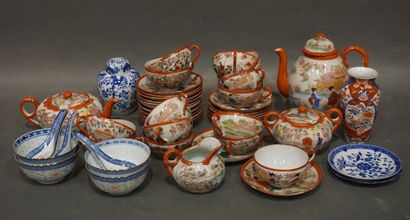 null Japanese porcelain tea set, vase, 2 saucers, covered pot, 4 bowls and 4 spoons...