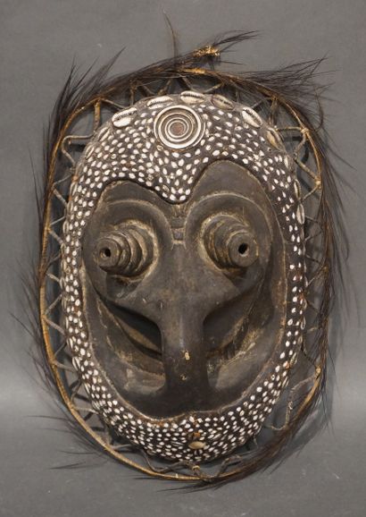 null Wooden mask handle and shells from New Guinea (45 cm), African figurines in...