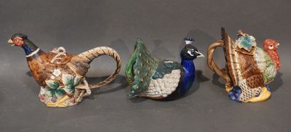 null Three earthenware animal teapots, pheasant, turkey (21x21x19 cm) and peacock...