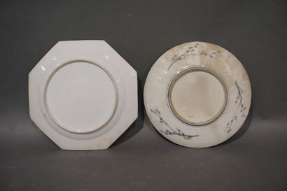 null Manette de plats et assiettes en porcelaine asiatique, à décor Imari, Compagnie...