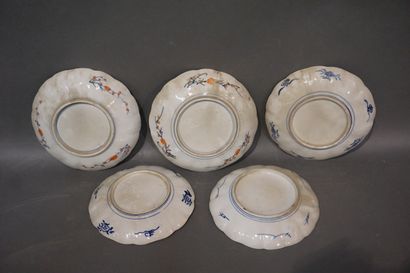 null Manette de plats et assiettes en porcelaine asiatique, à décor Imari, Compagnie...