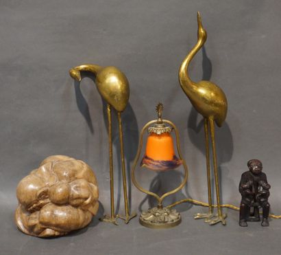 null Manette de lampe en bronze et opaline de style Art Nouveau, grues en métal doré...