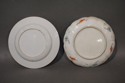 null Set of dishes and plates in Asian porcelain, with Imari decoration, Compagnie...