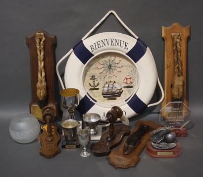 null Manette de trophées de chasse, trophées de golf, coupes, bouée décorative, globe...