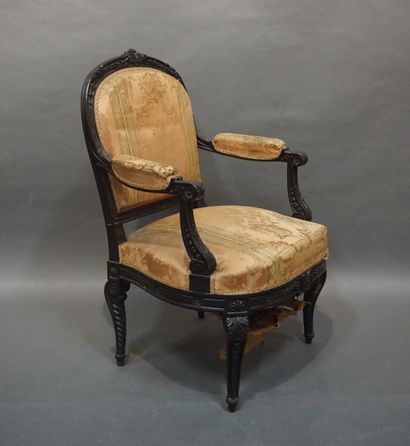 null Mobilier de salon en bois sculpté laqué noir: Canapé, paire de fauteuils et...
