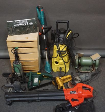 Lot d'outillage divers, ponceuses, disqueuses,...