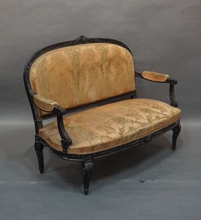 null Mobilier de salon en bois sculpté laqué noir: Canapé, paire de fauteuils et...