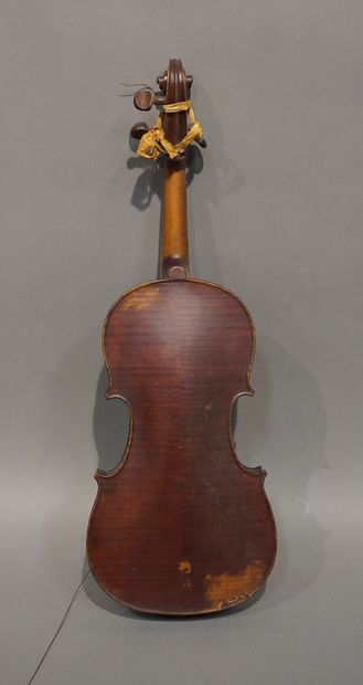 null Violin made in Mirecourt in the 20th century, bearing a Ghio label. Fairly good...