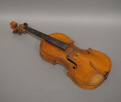 null Violin made in Mirecourt in the XXth century and bearing an apocryphal label...