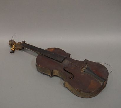 null Violin made in Mirecourt in the 20th century, bearing a Ghio label. Fairly good...