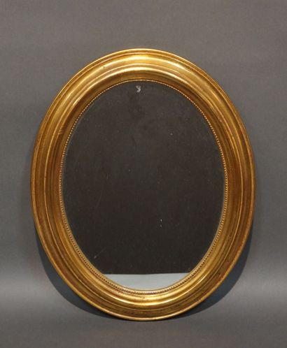 Miroir ovale doré. 44x36 cm