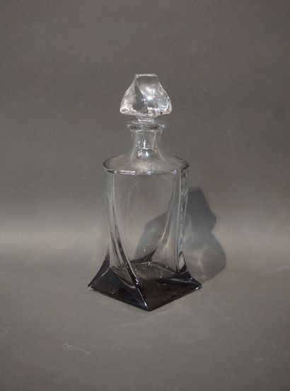 null Art Deco Lorraine crystal decanter (chips on stopper). 27 cm