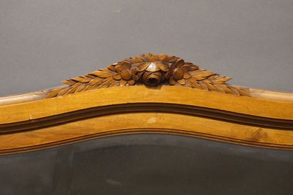 null Beveled mirror in carved natural wood, early 20th century. 138x89 cm