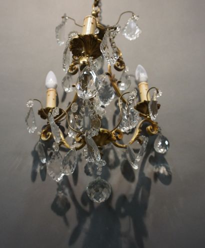 null Louis XV style three-light bronze chandelier with pendants. 70 cm