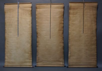 null Three printed Asian scrolls: "Animated landscapes". Approx. 165x67 cm