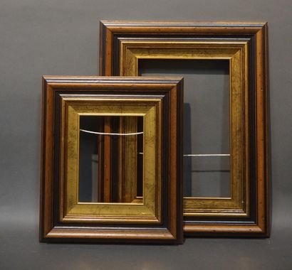 null Two wooden frames. At views: 21x15 cm and 34x23 cm