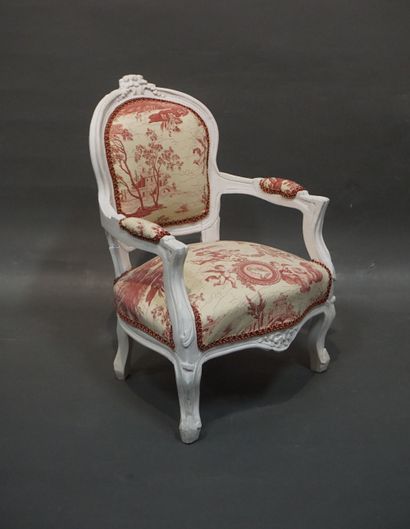 null Louis XV style white lacquered wood child's armchair. 72x52x50 cm