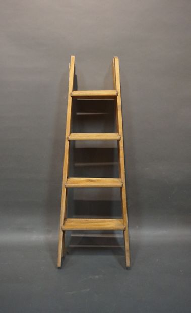 null Wooden stepladder (wear). 147x51x23 cm
