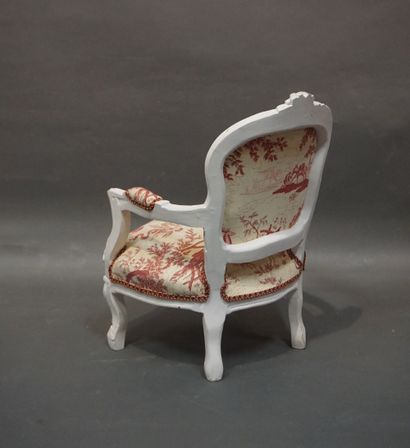 null Louis XV style white lacquered wood child's armchair. 72x52x50 cm