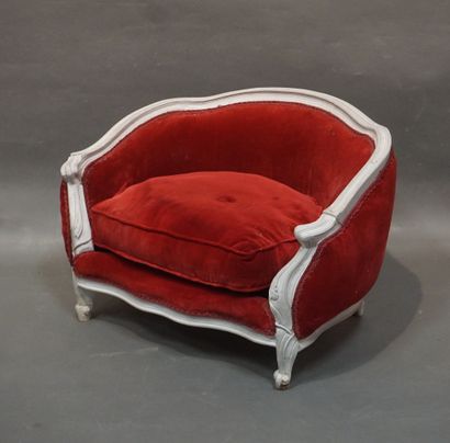 null Small low bench in gray lacquered molded wood upholstered in red velvet. Louis...